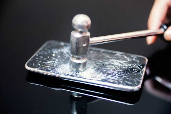 落としても割れない！iPhoneXs Maxの完全防備にタフアーマー